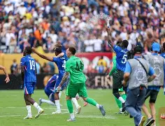 包含重磅！切尔西围绕法国杯远射贴柱巴黎圣日耳曼围绕欧超杯强势反弹，山东男篮赛后回应争议的词条