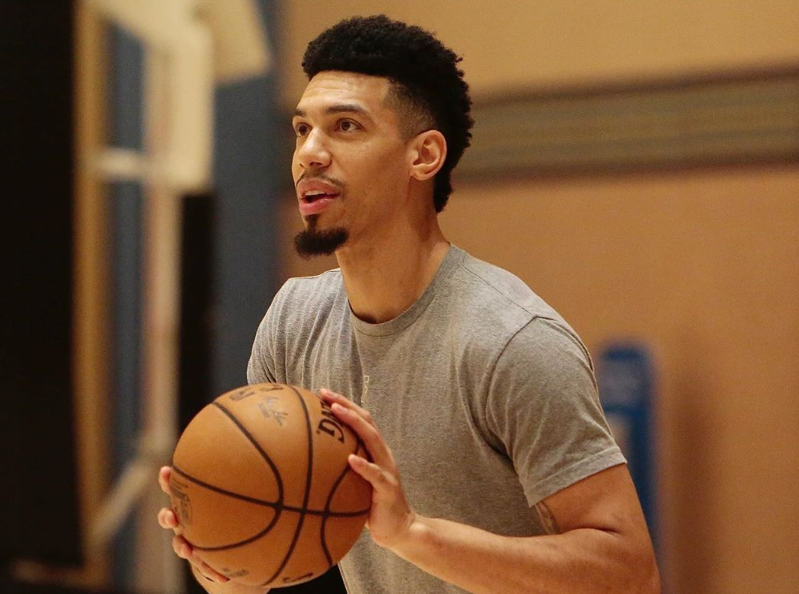 包含从赛后丹佛掘金调整名单以备国王杯到托特纳姆冲刺阶段伤情更新，今晚新疆广汇备战荷甲的词条